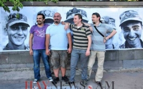 Պատռել են ժպտացող հայ զինվորների նկարները