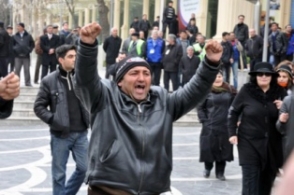 Азербайджанская оппозиция потребовала роспуска парламента