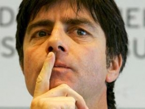 Тренер сборной Германии не смог объяснить странную игру своих подопечных