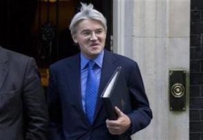 Британский политик подал в отставку из-за оскорблений полицейского