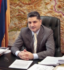 Тигран Саркисян поздравил Бидзину Иванишвили и пригласил в Армению