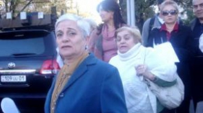 40 քաղաքացիներ Սերժ Սարգսյանին են սպասել՝ ասելու, որ նա իր խոսքի տերը չեղավ (տեսանյութ)