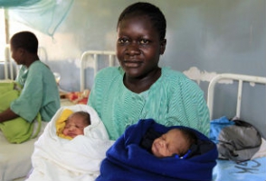 Քենիացի 20-ամյա կինն իր նորածին երկվորյակներին կոչել է Բարաք Օբամա և Միթ Ռոմնի