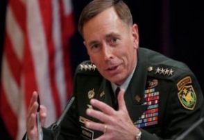 Глава ЦРУ Дэвид Петрэус ушёл в отставку из-за любовницы