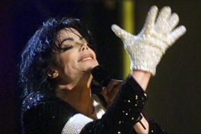 Перчатка Майкла Джексона продана за 200 тыс. долларов