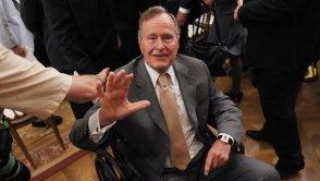 Джордж Буш-старший переведен в реанимацию