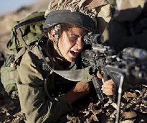 Пентагон решил снять запрет на участие женщин в боевых действиях