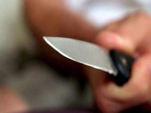 В Азербайджане военнослужащий ударил ножом троих человек