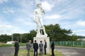 Ճապոնիայում քանդակին տաբատ են հագցնելու