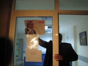 Раффи Ованнисян сорвал плакаты Сержа Саргсяна