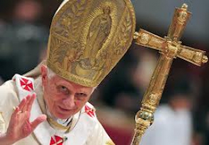 Итальянский священник во время мессы сжег фотографию Бенедикта XVI
