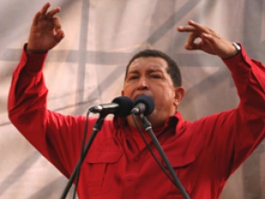 Журналистку в прямом эфире избили за сообщение о смерти Чавеса  (видео)