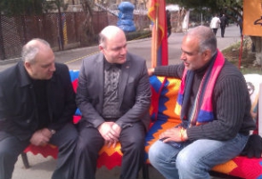 Представители «Оринац еркир» навестили Раффи Ованнисяна