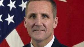 Американского генерала уволили за пьянство и разврат