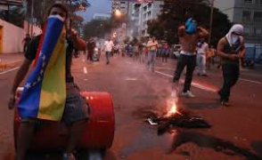 В ходе протестов оппозиции в Венесуэле погибли семь человек