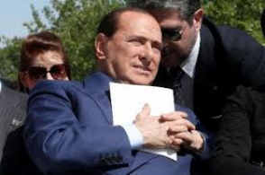 Берлускони прислали конверт с пулями и неизвестным порошком