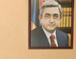 4/23-ում կախված է եղել Սերժ Սարգսյանի նկարը