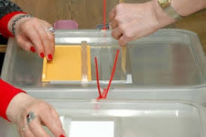 Փորձել է 3 ծրար գցել քվեատուփը