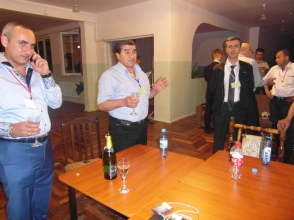 «Բարև, Երևան»-ի հանձնաժողովի անդամը շամպայնով խմել է ՀՀԿ-ի հաղթանակի կենացը