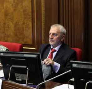 Արամ Մանուկյան. «Կա սեփականության վերաբաշխման ակնհայտ պայքար»