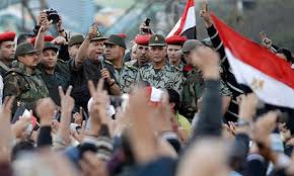 Военные и полиция Египта перешли на сторону протестующих