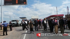 200–ից ավելի գյուղացիներ փակել են Երևան–Վանաձոր ավտոճանապարհը