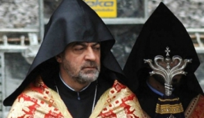 Начат сбор подписей с требованием лишить духовного сана архиепископа Навасарда Кчояна