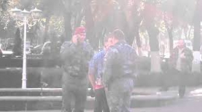 Парень двумя ударами вырубил украинских спецназовцев