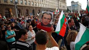 Министров и депутатов в Болгарии вывели из парламента после блокады