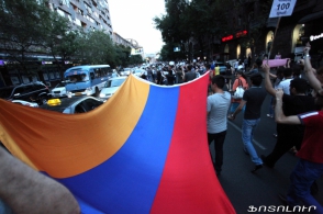 Մենք` ավանդականի և քաղաքացիականի միջև