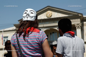 Новое шествие к президентской резиденции