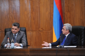 Չես հասկանում՝ էս ժողովրդի վրա թուղթուգի՞ր են արել