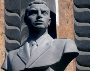 В Ереване открыт памятник лейтенанту ВС Армении Гургену Маргаряну