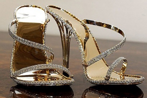 Британский дизайнер создал платиновые босоножки стоимостью €83 тысячи