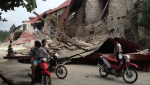 Число жертв землетрясения на Филиппинах выросло до 85 человек.