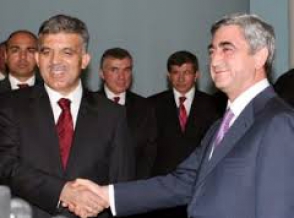 Серж Саргсян поздравил Абдуллу Гюля с Днем Республики