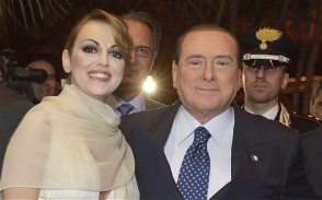 77-летний Берлускони женился на 28-летней модели