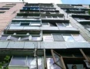 Երևանում 27-ամյա կինը պատուհանները լվանալիս 6-րդ հարկից վայր է ընկել ու մահացել