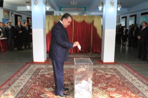 Эмомали Рахмон победил на выборах президента Таджикистана.