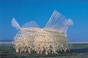 Քամիով ղեկավարվող քանդակներ