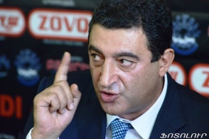 Վարդան Այվազյանը Հրանտ Բագրատյանին. «Խոսալու համար նույն փողն ենք ստանում». լեզվակռիվ ԱԺ-ում