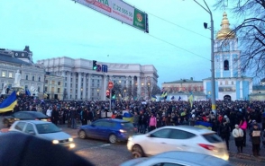 Митингующие в Киеве блокируют входы в здание правительства