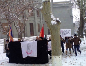 «Սերժ Սարգսյանի թաղումը» կազմակերպած կնոջը սպառնացել են բաժին տանել (տեսանյութ)