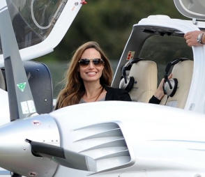 Անջելինա Ջոլիին արգելել են ինքնաթիռ վարել