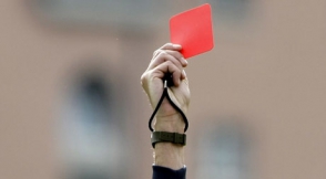 УЕФА попросил отменить красные карточки при назначении пенальти