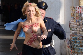 Представительница «Femen» обнажилась в Ватикане в знак протеста против запрета абортов