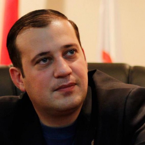 Վահան Բաբայան. «Տիգրան Սարգսյանի դրական ձեռքբերումը  լավագույն դեպքում կիթառ նվագելն ու «Բարի արագիլ» երգելն է»