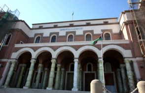 В Триполи протестующие взяли в осаду центральный банк Ливии