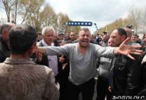 Լյուքս Ստեփանյանի հայրը փորձել է իրեն ցած նետել դատարանի շենքից