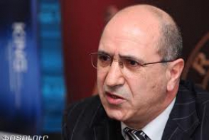 Գառնիկ Իսագուլյան. «Թող հիմա Արմեն Մովսիսյանը մի հատ թաշկինակ կապի ու նստի սեղանի մյուս կողմում»